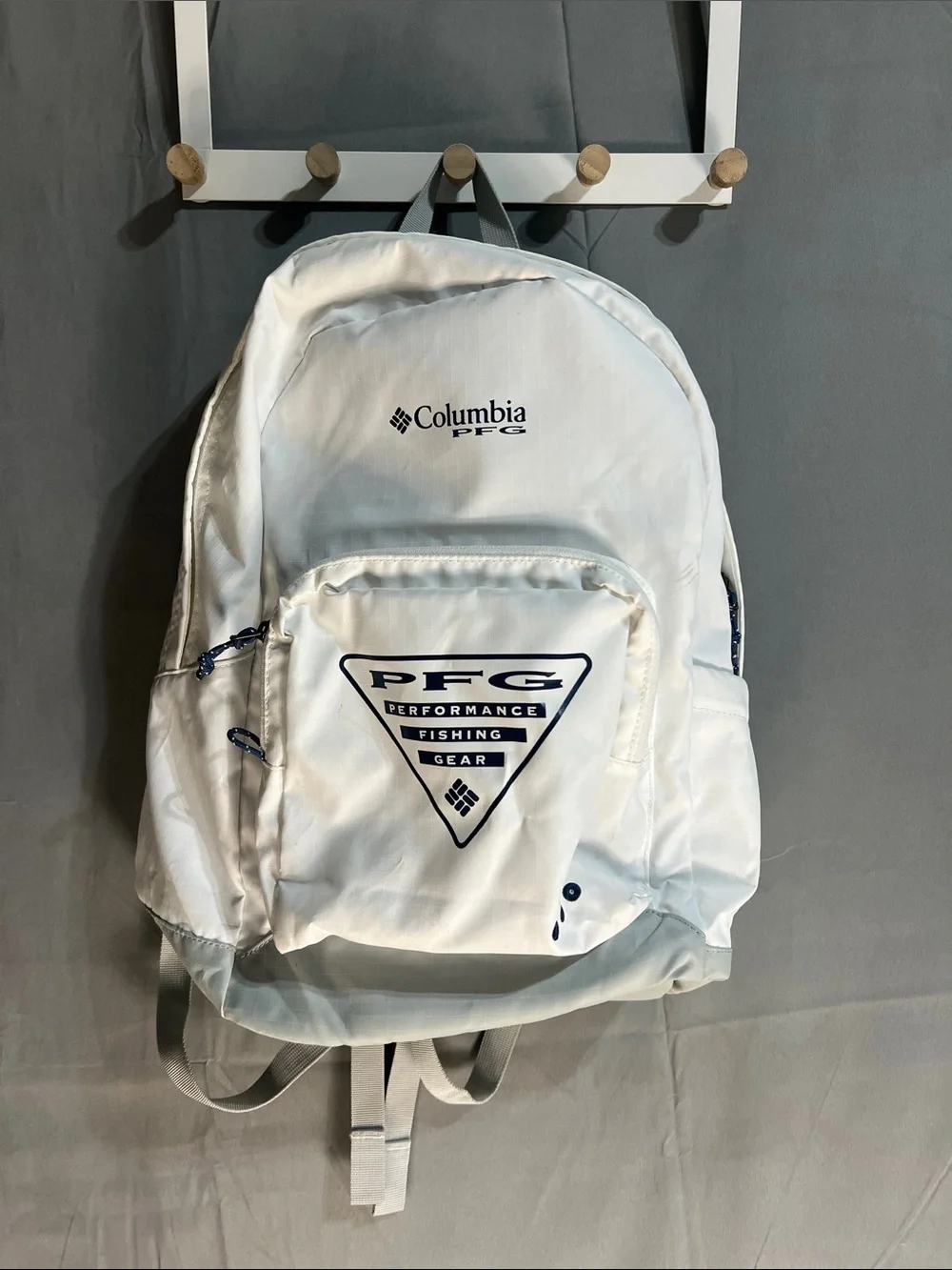Columbia PFG White and Navy Performance Fishing Backpack